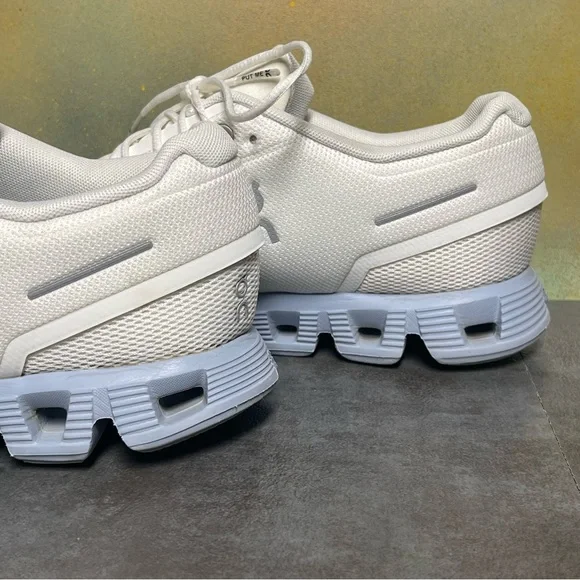 On Cloud 5 Women's White Running Shoes 59.98886 Size 8.5 - Picture 14 of 16